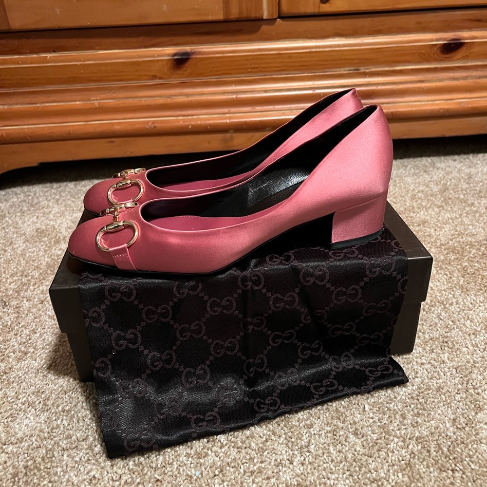 Pink satin Gucci heels